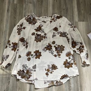 Maurice’s size 3, floral boho style blouse